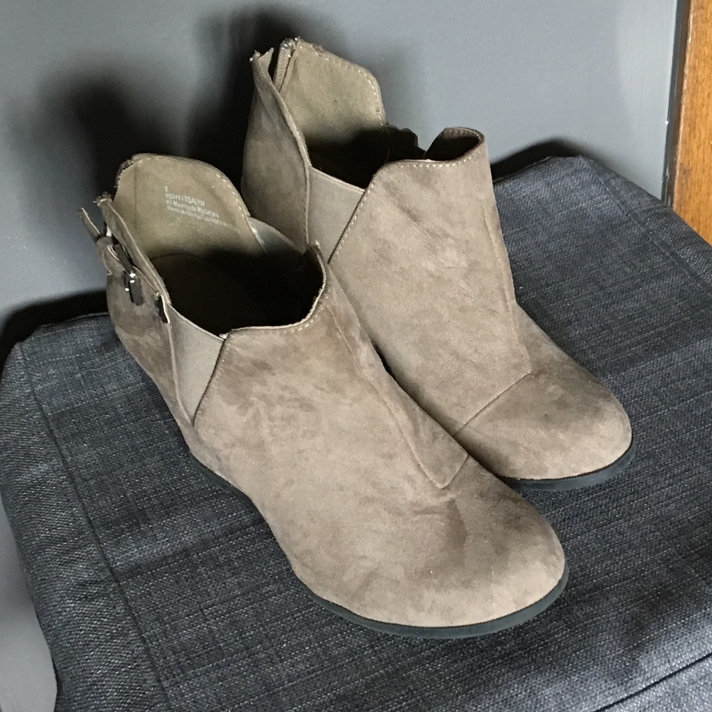 Maurice’s Zip-back Booties